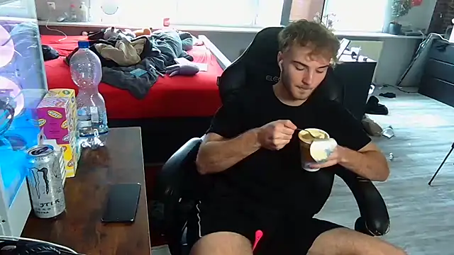 WolkenJunge2006 online show from 10-07-25, 09:17