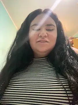 Snapshot of gothlove666 chatting on 10-04-25, 05:33 gothlove666 online show from 10-04-25, 05:33