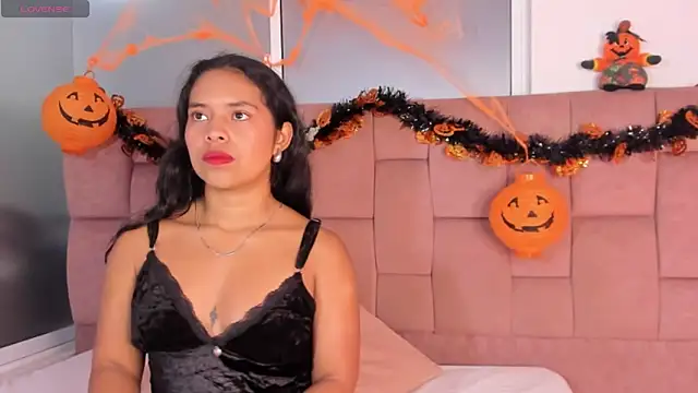 Snapshot of Amayavaldes chatting on 10-09-25, 01:36 Amayavaldes online show from 10-09-25, 01:36