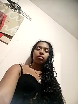 Snapshot of Amayavaldes chatting on 11-08-25, 01:17 Amayavaldes online show from 11-08-25, 01:17