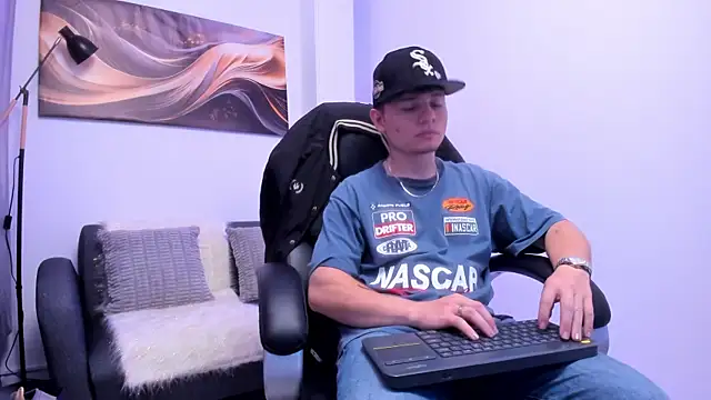 Leoo Miller online show from 11-14-25, 04:00