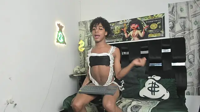 Snapshot of Brunette_Latinas chatting on 10-14-25, 02:18 Brunette Latinas online show from 10-14-25, 02:18