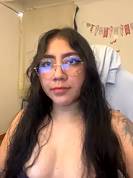 Snapshot of LoveLyy- chatting on 10-05-25, 02:26 LoveLyy- online show from 10-05-25, 02:26