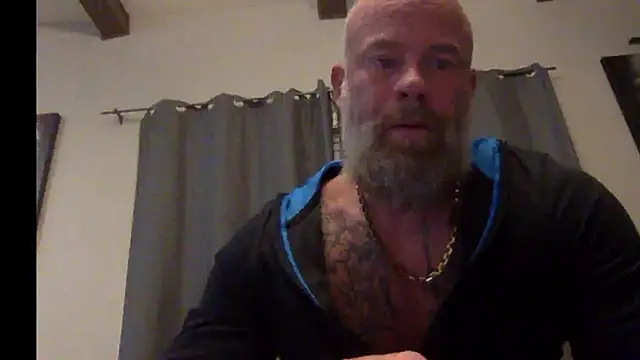 Snapshot of Muscledick40 chatting on 10-14-25, 01:17 Muscledick40 online show from 10-14-25, 01:17
