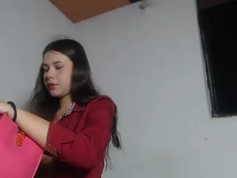 Snapshot of Saraa_loove chatting on 10-21-25, 01:56 Saraa loove online show from 10-21-25, 01:56