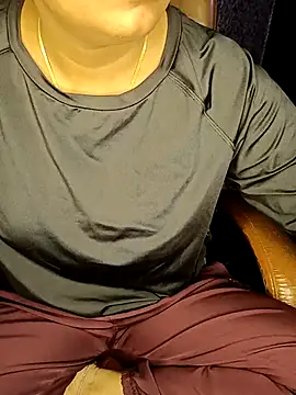 Snapshot of Kittibhabhi-9 chatting on 10-12-25, 05:39 Kittibhabhi-9 online show from 10-12-25, 05:39