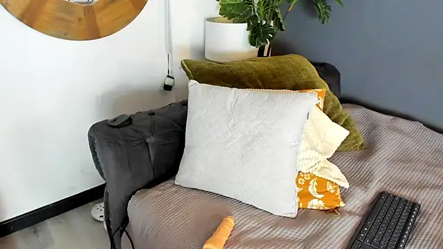 Snapshot of frodita_dream chatting on 12-15-25, 08:13 frodita dream online show from 12-15-25, 08:13