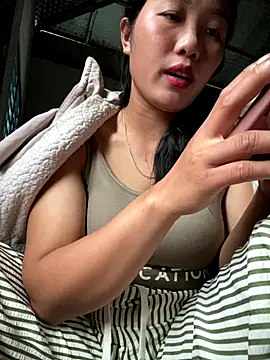 Snapshot of Pii_x chatting on 10-16-25, 02:01 Pii x online show from 10-16-25, 02:01