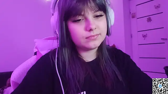 Snapshot of KristiBloom chatting on 01-13-26, 09:42 KristiBloom online show from 01-13-26, 09:42