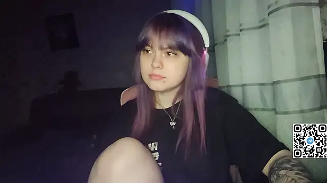 Snapshot of KristiBloom chatting on 02-18-26, 07:43 KristiBloom online show from 02-18-26, 07:43