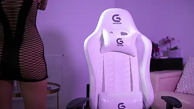 Snapshot of GiaInked chatting on 11-29-25, 09:29 GiaInked online show from 11-29-25, 09:29