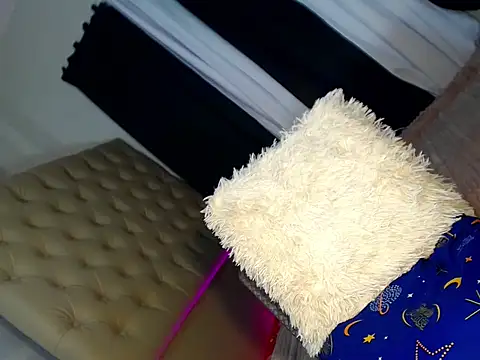 Snapshot of sexy_calista chatting on 11-04-25, 01:32 sexy calista online show from 11-04-25, 01:32