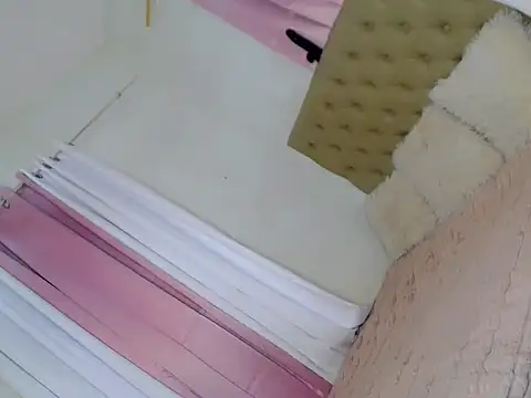 Snapshot of sexy_calista chatting on 12-19-25, 09:00 sexy calista online show from 12-19-25, 09:00