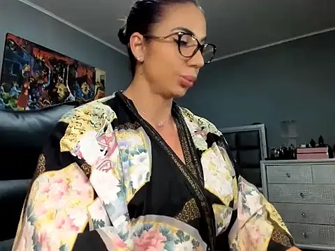 Alesyamuscledollxh online show from 11-28-25, 08:33