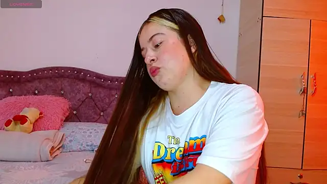 Hanssel tess online show from 10-18-25, 04:30