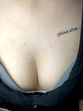 Snapshot of Lyly69699 chatting on 11-11-25, 01:55 Lyly69699 online show from 11-11-25, 01:55