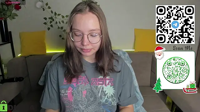 Nuura Moore online show from 12-22-25, 01:13