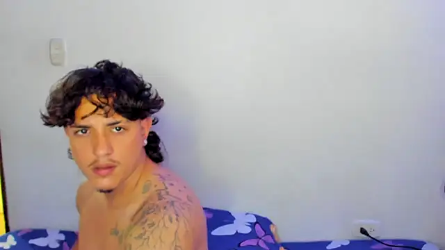 skyhot21 online show from 10-15-25, 05:35