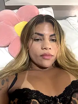 Snapshot of barbaralmeida chatting on 10-07-25, 03:36 barbaralmeida online show from 10-07-25, 03:36