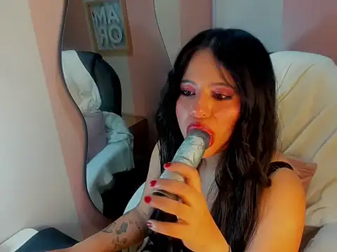 Snapshot of Cleosex01 chatting on 10-08-25, 04:43 Cleosex01 online show from 10-08-25, 04:43