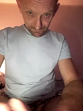 Snapshot of Remello1 chatting on 11-13-25, 06:18 Remello1 online show from 11-13-25, 06:18