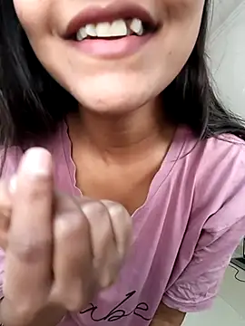 Snapshot of anshika0124 chatting on 11-21-25, 05:28 anshika0124 online show from 11-21-25, 05:28