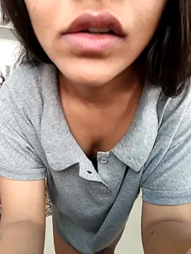 Snapshot of anshika0124 chatting on 11-22-25, 04:55 anshika0124 online show from 11-22-25, 04:55