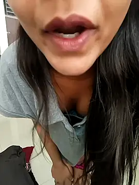 Snapshot of anshika0124 chatting on 11-28-25, 04:59 anshika0124 online show from 11-28-25, 04:59