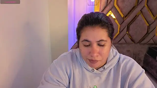 Snapshot of Addyy_02 chatting on 11-21-25, 01:59 Addyy 02 online show from 11-21-25, 01:59