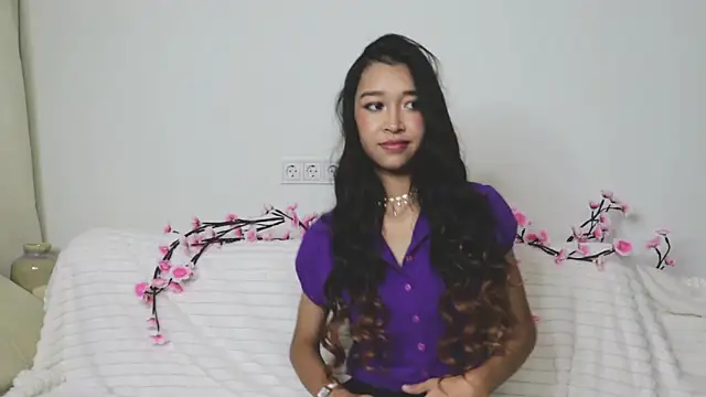 Snapshot of SelinaLukas chatting on 10-12-25, 04:06 SelinaLukas online show from 10-12-25, 04:06