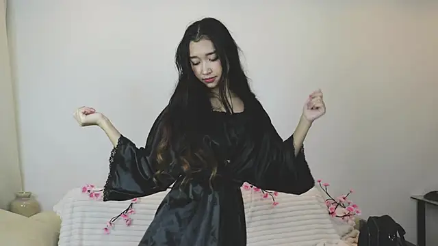Snapshot of SelinaLukas chatting on 10-22-25, 04:29 SelinaLukas online show from 10-22-25, 04:29