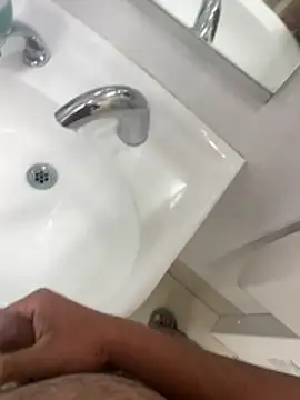 Snapshot of dilscar chatting on 11-21-25, 07:18 dilscar online show from 11-21-25, 07:18