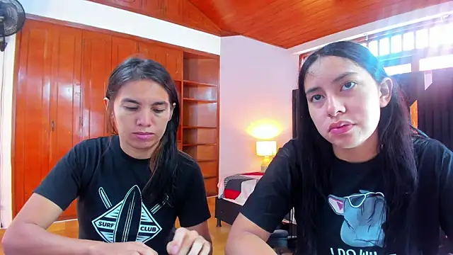 Sofy and Mia online show from 10-10-25, 12:37