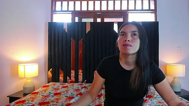 Sofy and Mia online show from 12-17-25, 12:44