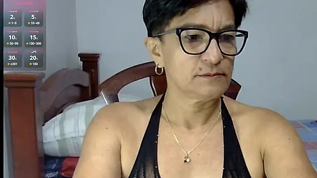 Snapshot of LunaLUVX chatting on 10-24-25, 03:30 LunaLUVX online show from 10-24-25, 03:30