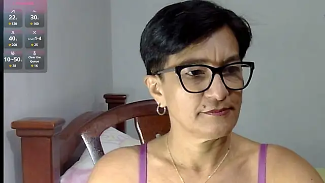 Snapshot of LunaLUVX chatting on 10-27-25, 03:49 LunaLUVX online show from 10-27-25, 03:49