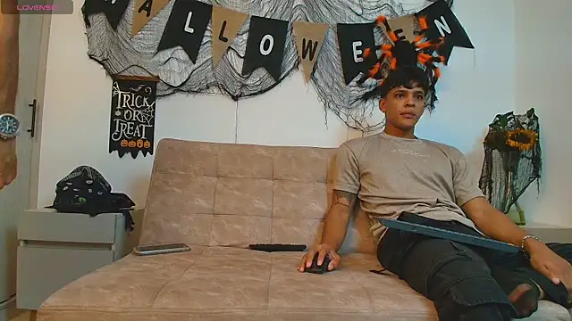 Snapshot of thomas_elg chatting on 10-23-25, 01:16 thomas elg online show from 10-23-25, 01:16