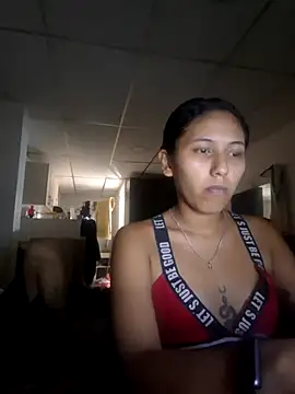 Snapshot of alicemey10 chatting on 11-06-25, 12:22 alicemey10 online show from 11-06-25, 12:22