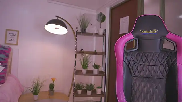 Giia Moretti  online show from 11-10-25, 07:13