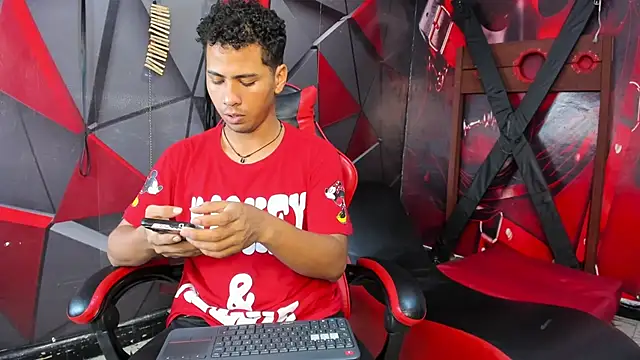 Raphael LatinBoy online show from 10-18-25, 04:04