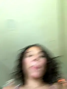 Snapshot of Bombomziin chatting on 10-17-25, 07:05 Bombomziin online show from 10-17-25, 07:05