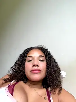 Snapshot of Bombomziin chatting on 11-04-25, 04:28 Bombomziin online show from 11-04-25, 04:28