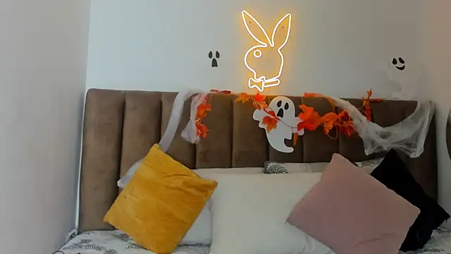 Amara18   online show from 10-21-25, 03:07