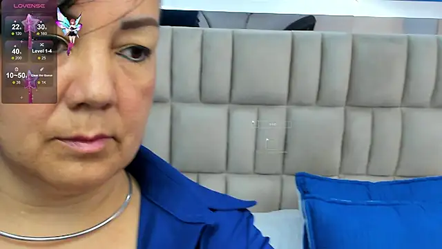 Snapshot of tania_reyes_ chatting on 10-15-25, 02:44 tania reyes  online show from 10-15-25, 02:44