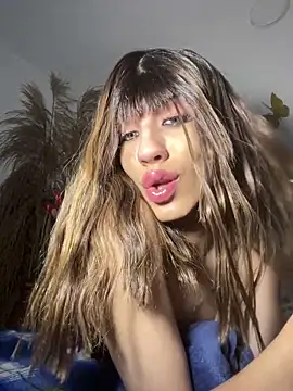 SiaraRealist online show from 12-19-25, 01:01