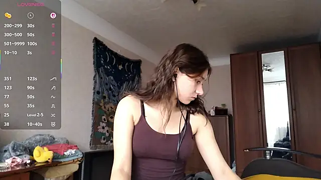 MiaLovelyOne online show from 10-28-25, 09:35