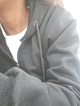 Snapshot of Mahi677 chatting on 12-20-25, 03:46 Mahi677 online show from 12-20-25, 03:46