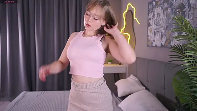 lorapalmerry online show from 10-12-25, 03:11