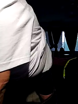 Snapshot of B1GLO chatting on 11-29-25, 12:13 B1GLO online show from 11-29-25, 12:13