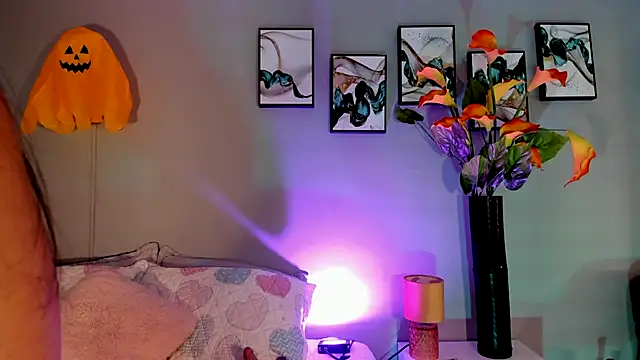 Jenn W online show from 10-24-25, 12:12